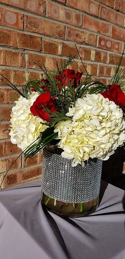 white hydrangeas adn red roses