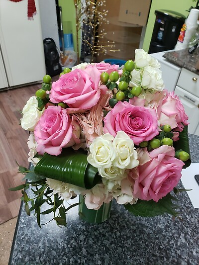 Hand tie roses and hydrangeas